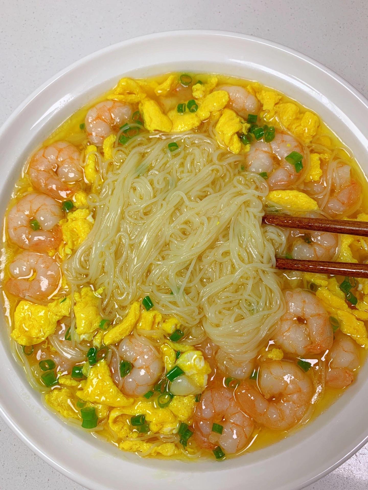 最爱吃的汤面做法。汤鲜味美，营养好吃，面条入味， 5分钟搞定早餐夜宵...