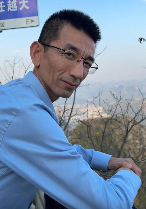 孙东旭，赶过年你的那些公司超过与辉同行，超不过，那以前在东方甄选打压董宇辉就彻底