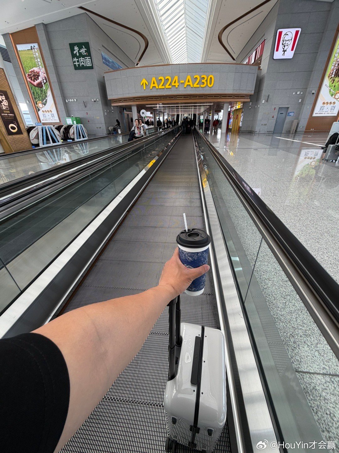 终于可以不穿外套了！就是裤子还是穿-35度一样的….真的有点耶 