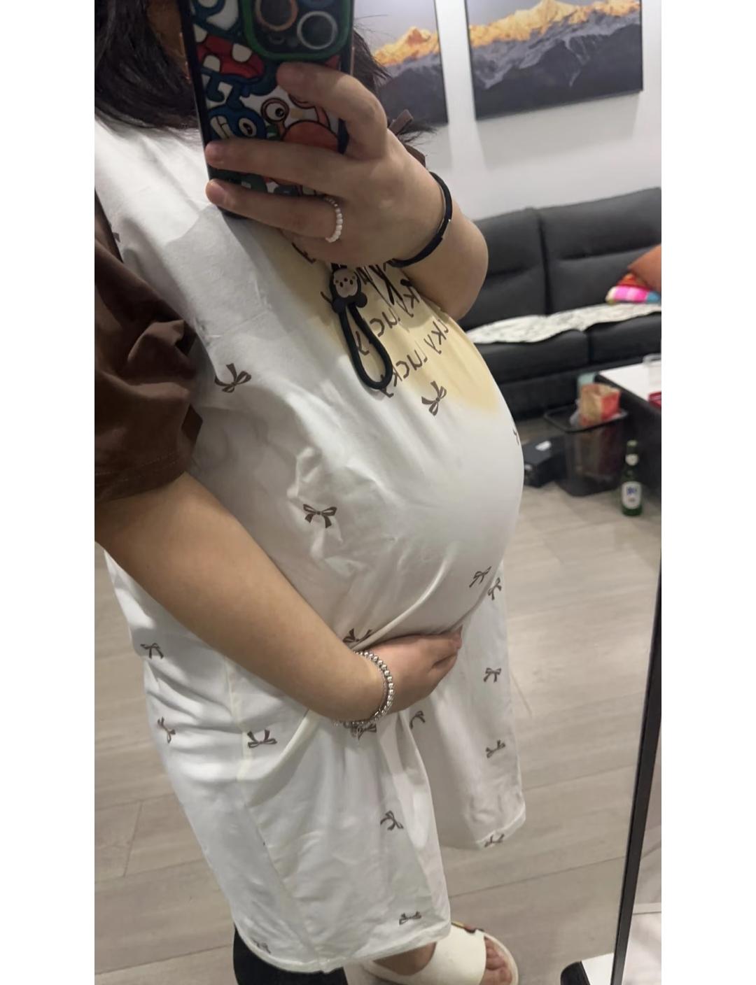 我闺蜜的女儿小英，结婚3年都没怀上，
跟丈夫和平离婚后，丈夫转头再婚并有了孩子，