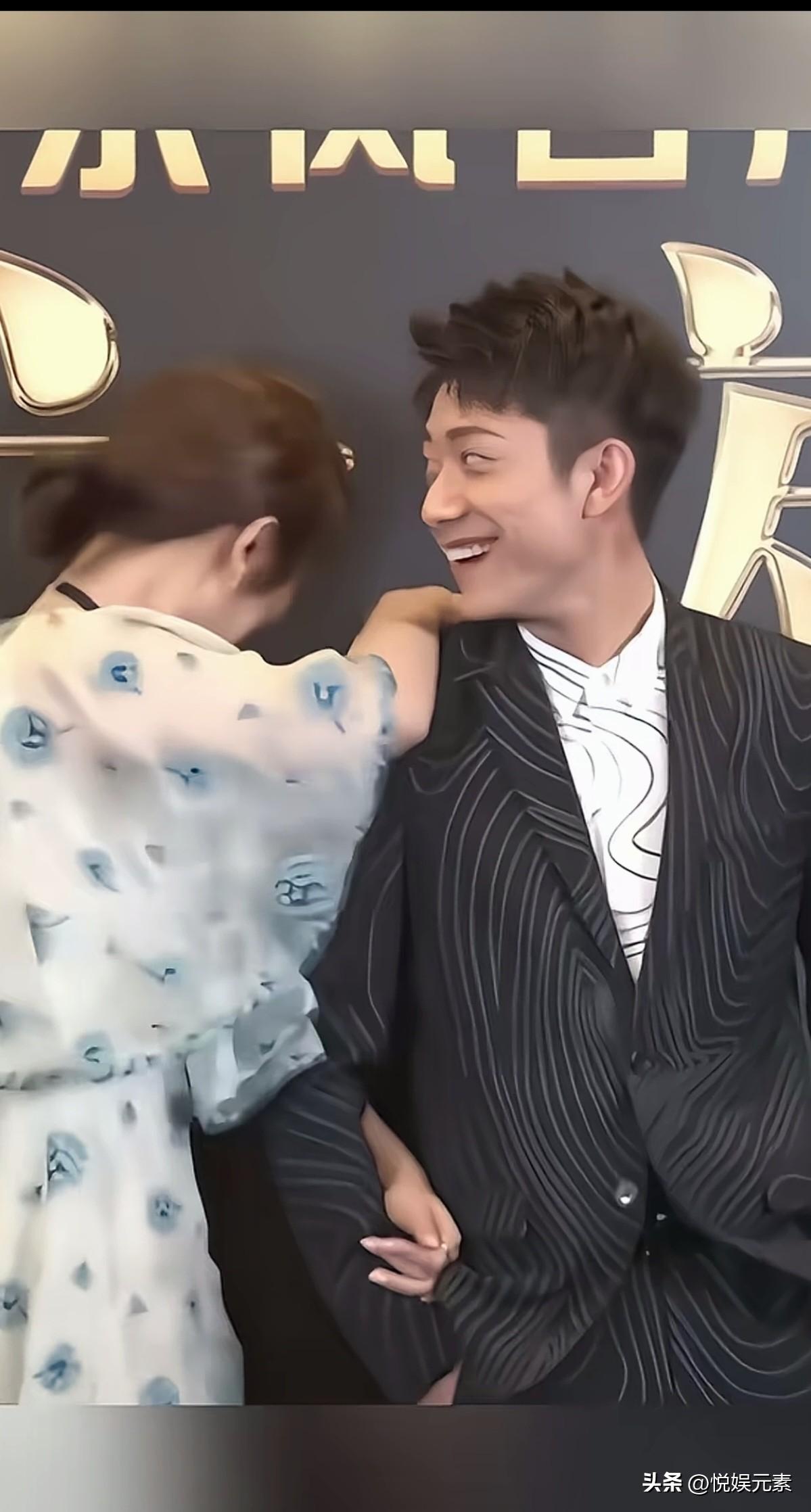 如果说娱乐圈真的存在纯洁友谊的话，
那就是张一山和杨紫。
青梅竹马，从小相识，