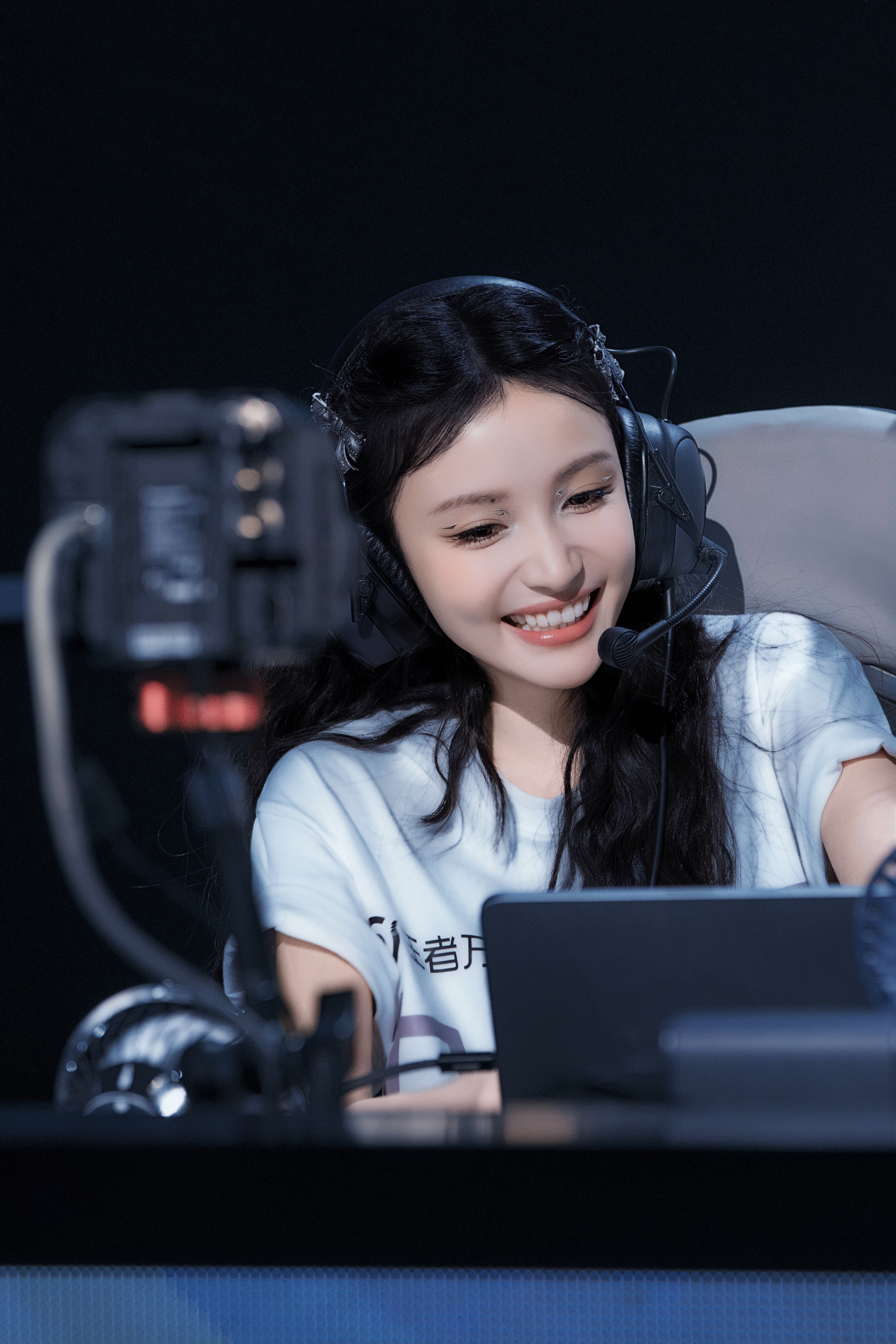 林小宅美得像AI漫剧女主我去！林小宅怎么这么美！她这个眼神有点像是游戏里那种战斗