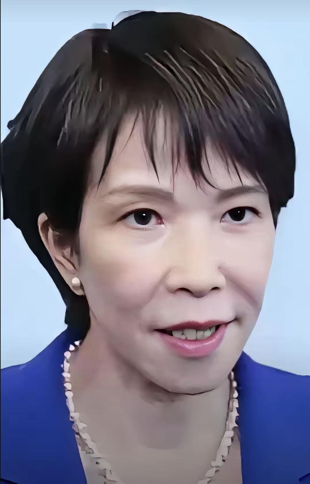 最近网上疯传日本新首相的照片，不少人说看了后脊梁骨发凉。有人凌晨刷到时说这人脸上