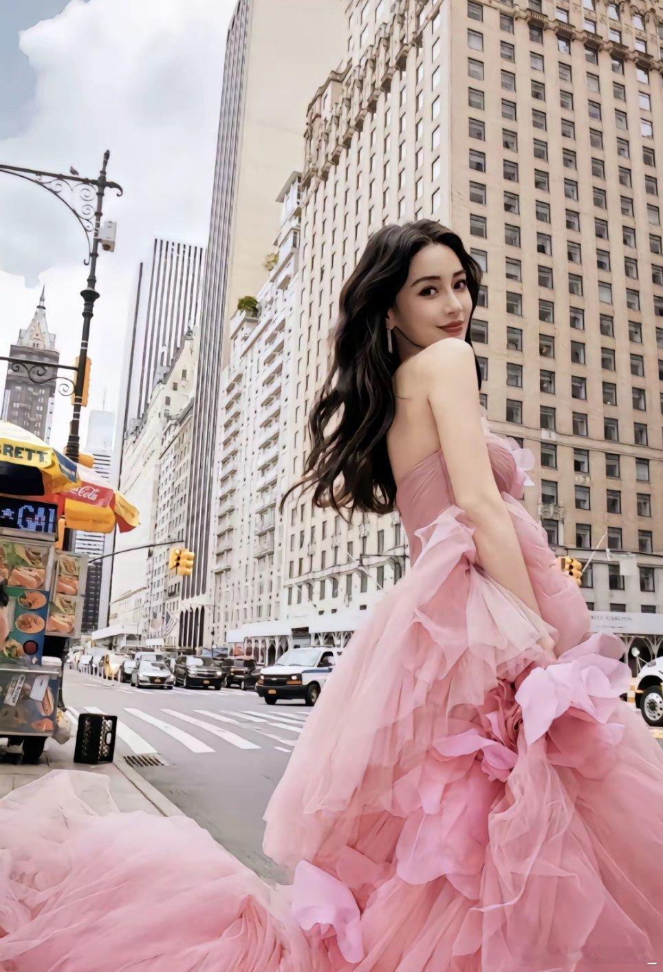 #杨颖[超话]# 这几张图在我这里真的是绝杀，明艳灵动温婉都有了[舔屏][舔屏]
