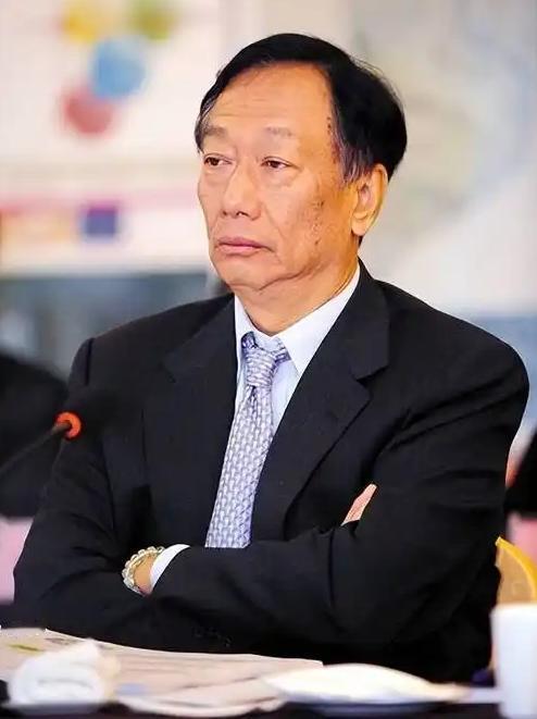 近来，郭台铭在接受媒体采访时掷地有声地抛出一番话：“没有大国支持的政权注定会沦为