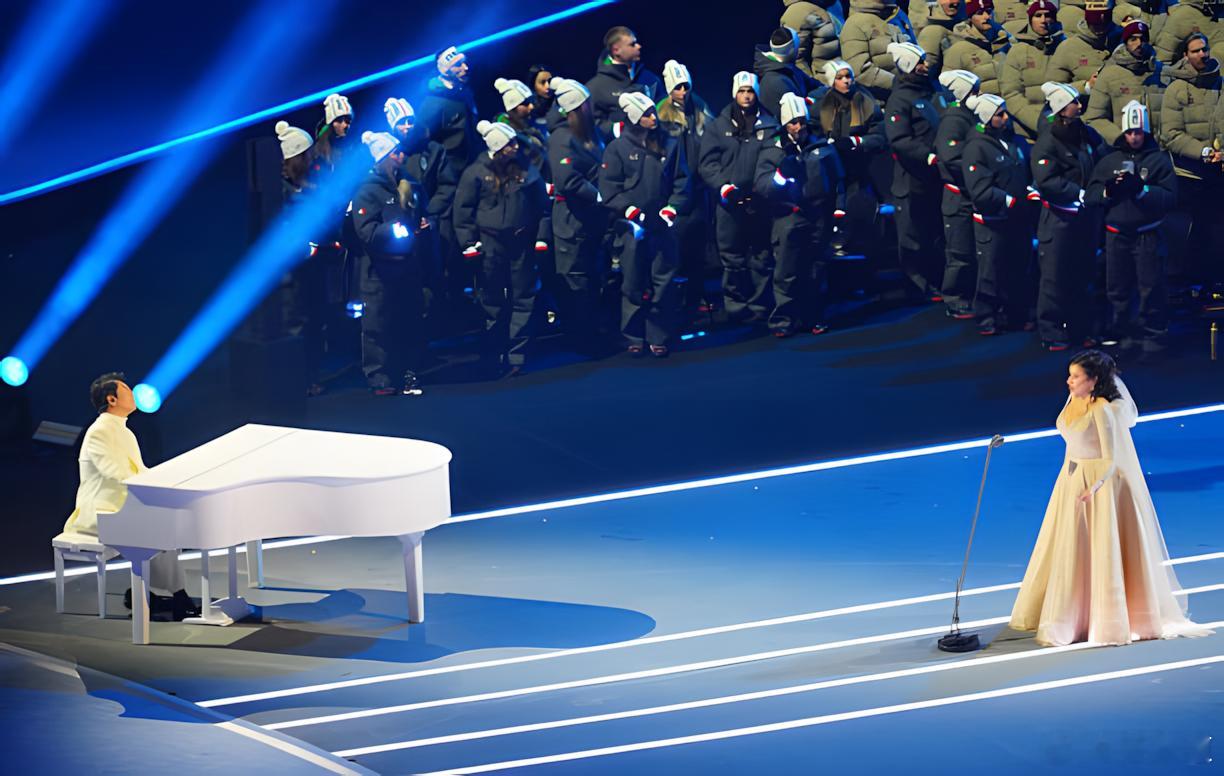 终于等到郎朗了冬奥会开幕式东北银的骄傲！中国钢琴家郎朗继2008年北京奥运会后再