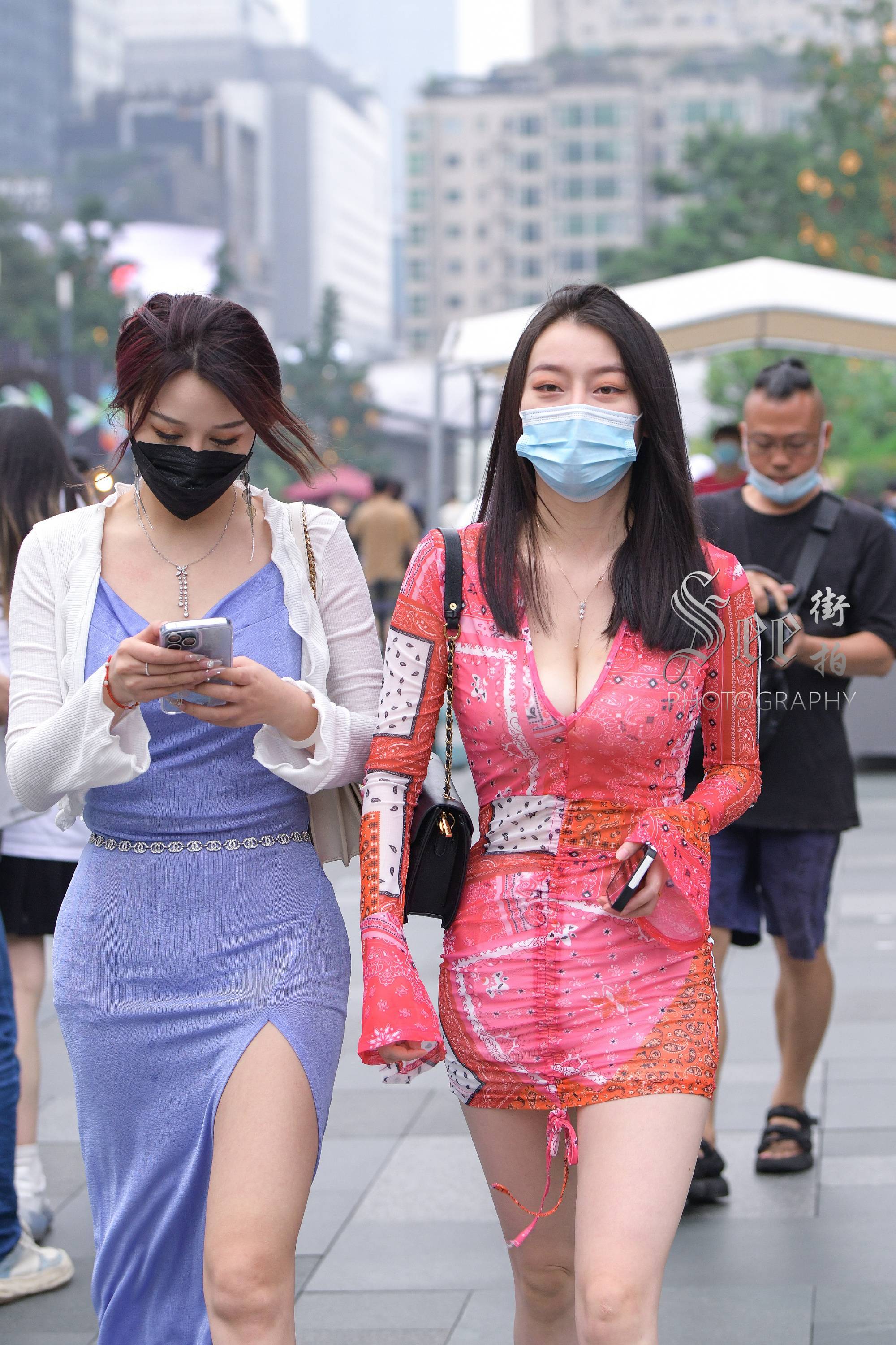 红色纱裙，亮眼时尚气质~~ ​​​
