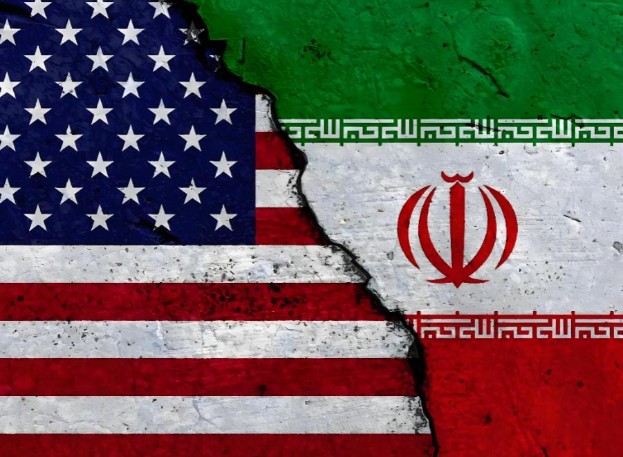 今晚晚上，美国海军全面封堵伊朗，要做好思想准备，一旦进入封锁和反封锁战斗。那就是