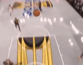 火箭打停勇士的唯一原因，卡佩拉！
北京时间11月27日，火箭与勇士的比赛来到首节