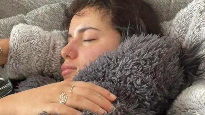 英国24岁女护士贝拉（Bella Andreou）因为患有罕见的「睡美人综合症」