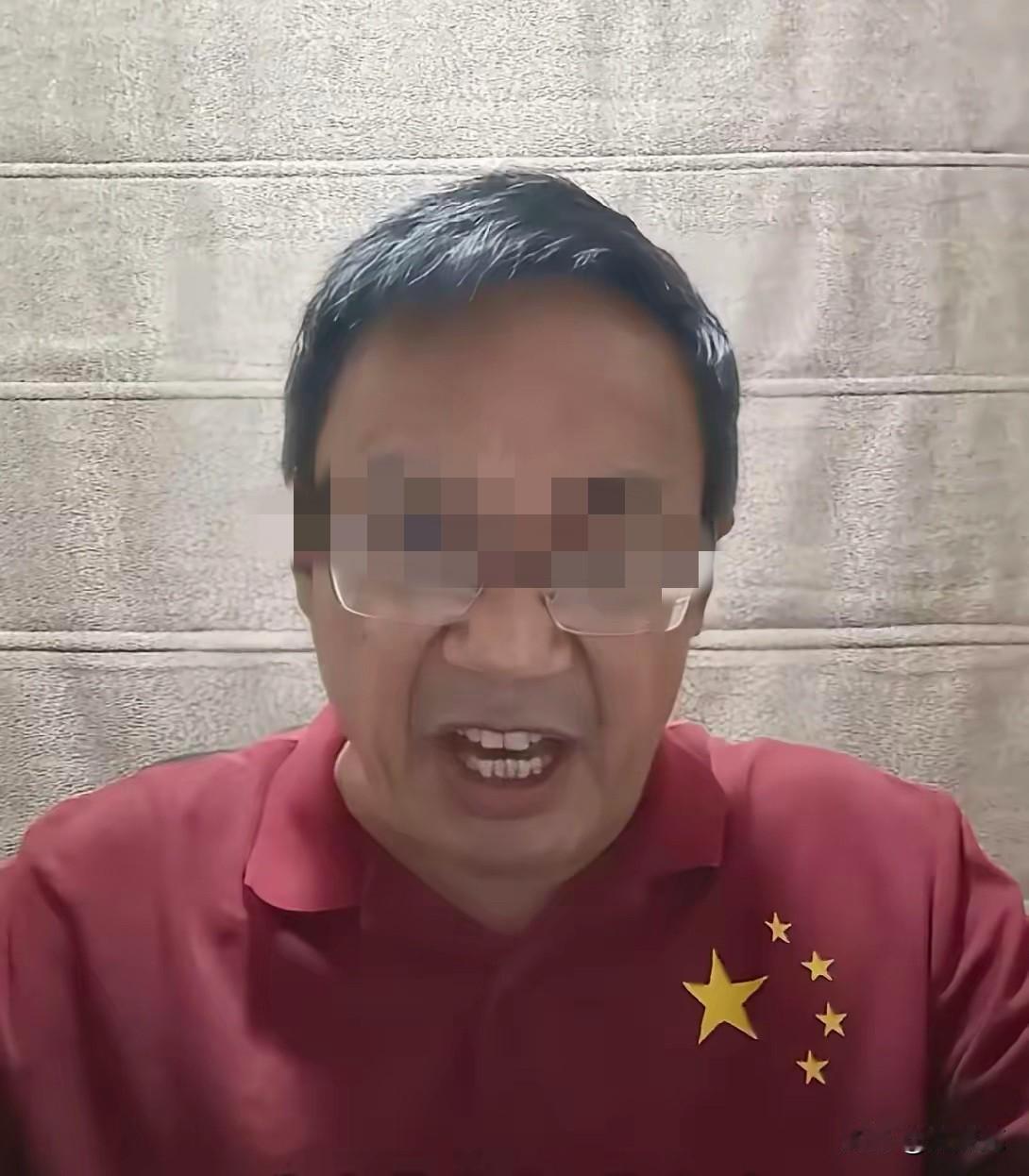 舆论争鸣正酣的节点，穿着五星排布错得离谱的衣服现身，这人心里的小算盘却打得格外精