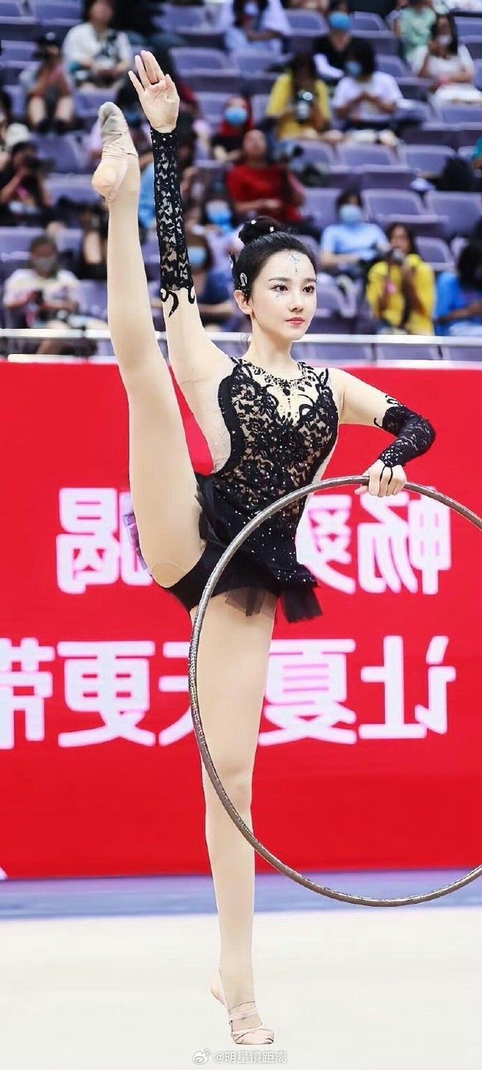 陈小纭体操比赛丝袜破了一个洞怎么还穿  ​​​