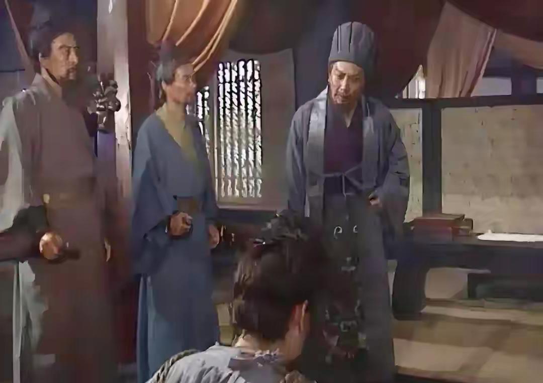 诸葛亮斩马谡，赵云魏延王平蒋琬劝都没用，只有他说句话能救马谡
 
街亭失守那会，