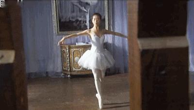 女星跳芭蕾，刘亦菲、刘诗诗、迪丽热巴、宋茜、关晓彤、钟楚曦、李纯、吴谨言，谁跳的