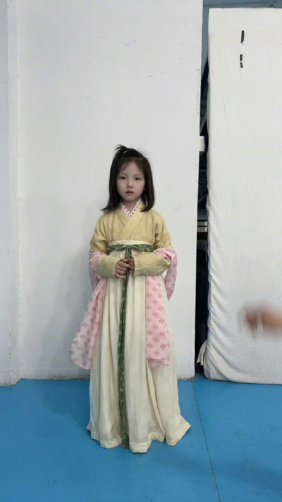 #菲常萧张的女儿#这个女孩子是谁呀？我怎么不认识？ ​​​