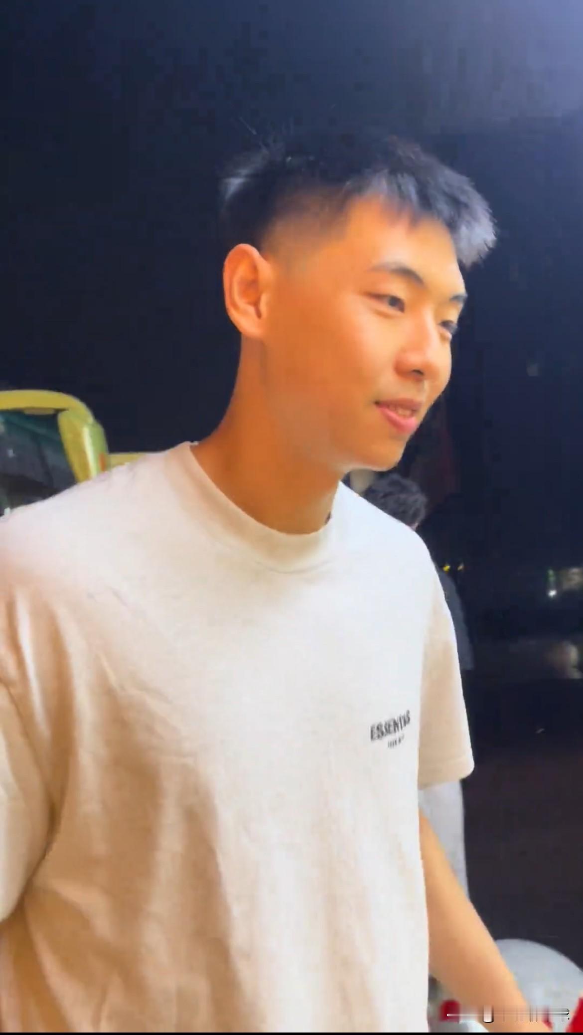 广东宏远新赛季首战南京；首发呼之欲出
CBA新赛季已然开启，广东宏远今晚客场挑战