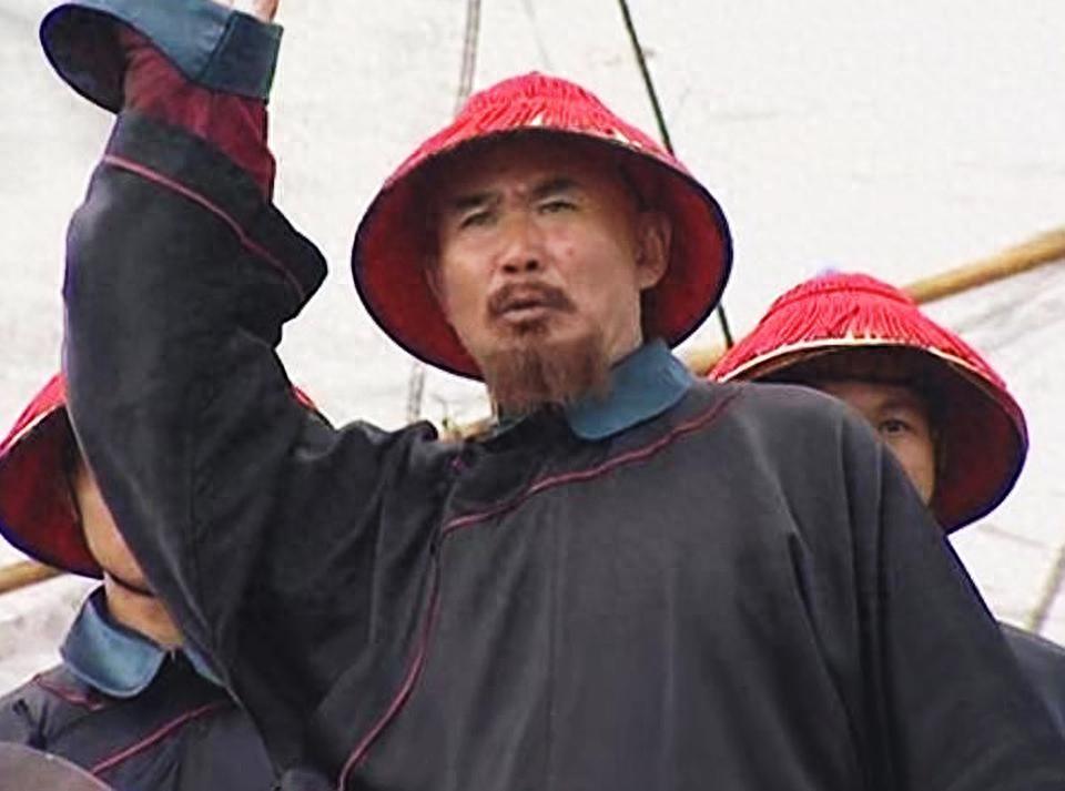 康熙让施琅推荐几个儿子入朝做官，施琅说了七个，唯独没提老二康熙二十三年，靖海侯施