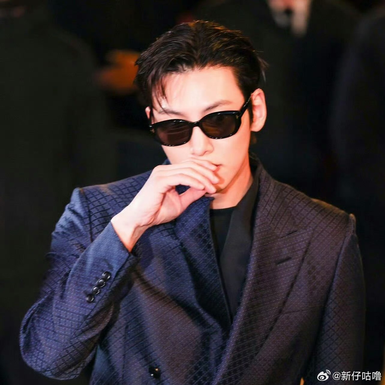 池昌旭这次亮相巴黎时装周，状态真的很好，整个人精神又帅气，颜值很能打。当年他和河