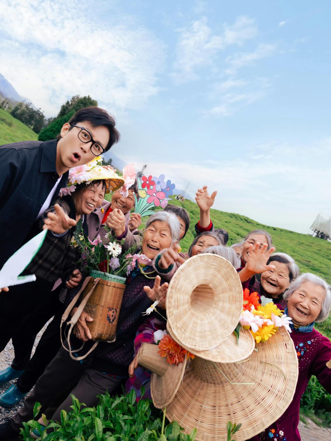 邓超今年（2026）给妈妈的母亲节礼物（最核心）
 
- 第一份：《妈妈有座电影
