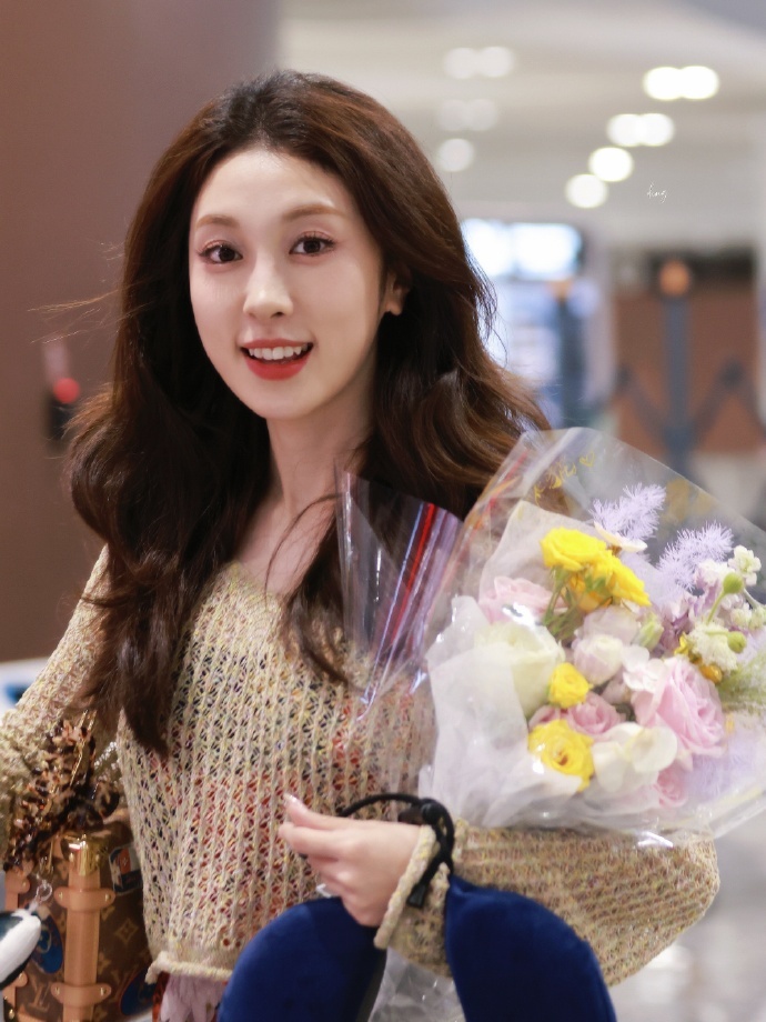 张小婉把宝典丢在北京哪里了 别的艺人靠颜值吸粉，张小婉纯靠自带喜剧气场圈粉！随便
