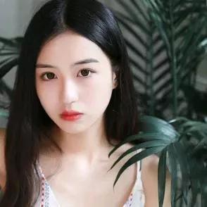 温柔又带点神秘，这抹红唇让我心动！