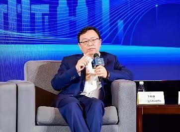 王传福每周拎着水果去隔壁嫂子家吃饭的事儿，听着普通，细想却比任何商业传奇都动人。