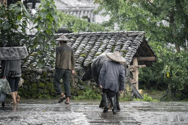 什么样的人在农村大家会瞧不起？

人生而平等，但由于情感和偏见，有些社区可能存在