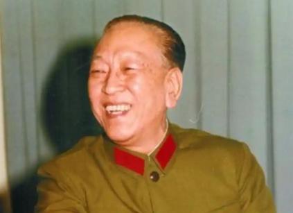 1950年，中国驻瑞典大使耿飚遭到瑞典军官的轻视：“你带过多少兵？”谁知耿飚轻飘