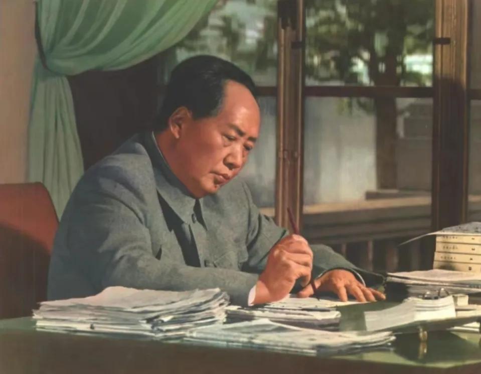 关于站起来，可不可以这样理解，咱们自清末被人家彻底打翻在地后，从民国北洋开始，便