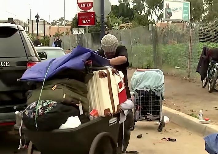 这两天美国“斩杀线”这个词挺火，完整看完牢A的段子，后背都发凉。

原来在美国生