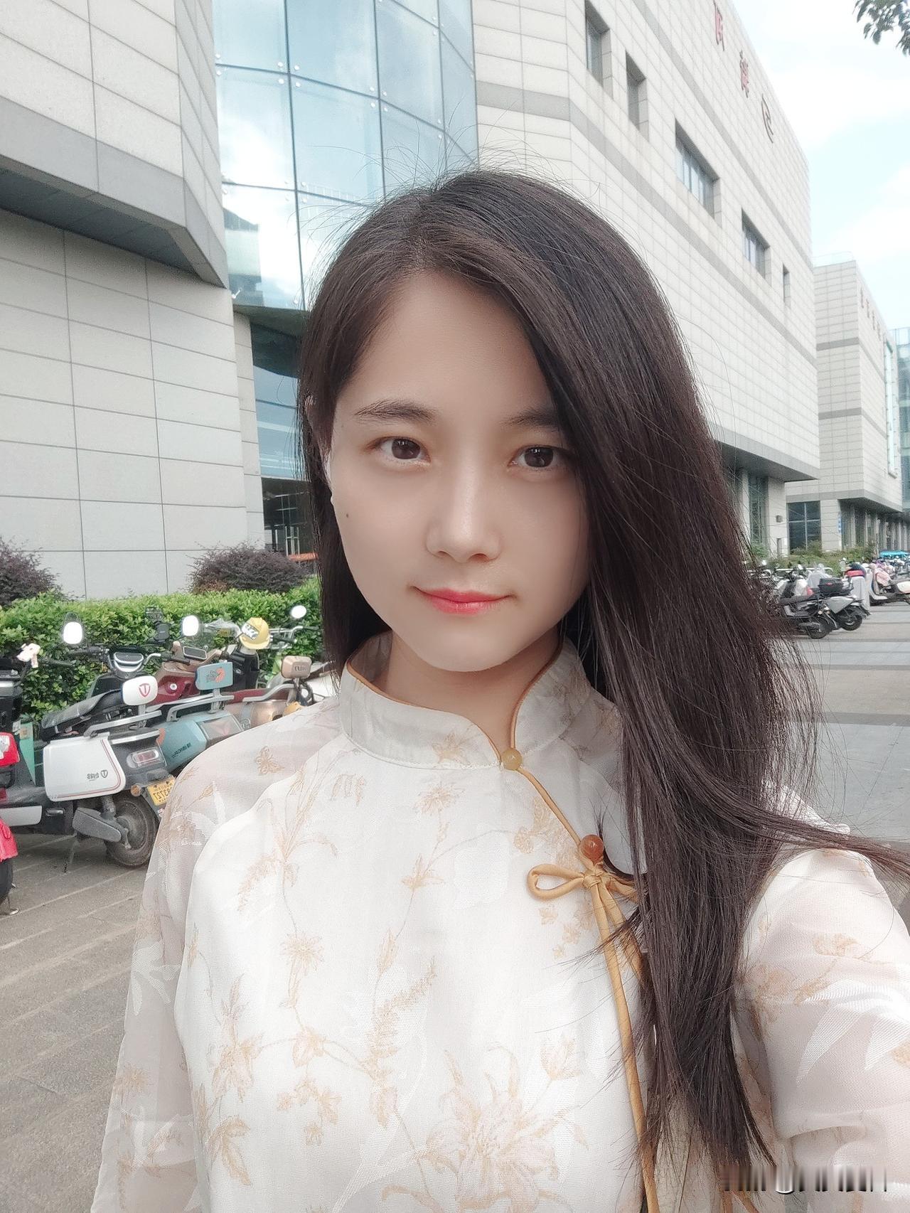 一直有个想法，就是开个茶酒结合的茶酒吧！然后请一推清一色腱子肉小哥哥上班，专门招