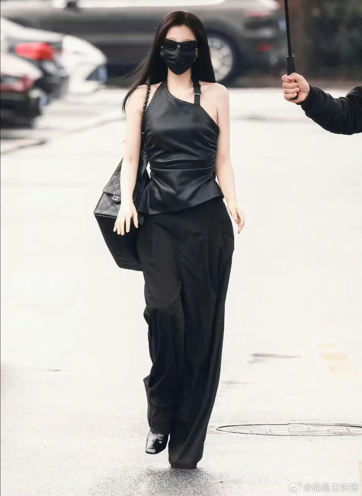 虞书欣一天穿出两个季节虞书欣在辣妹穿搭这块相当权威了 