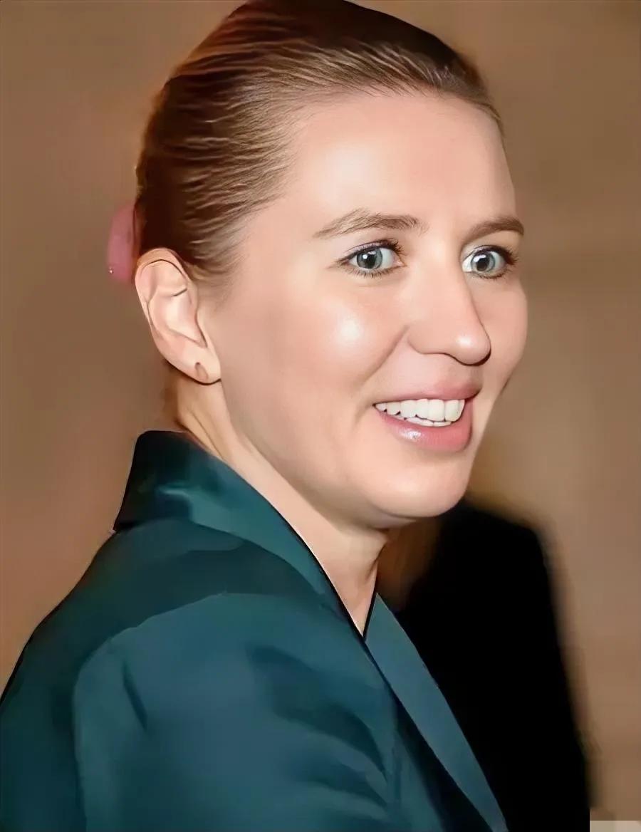 丹麦的两个国际笑话，藏着小国站队的致命尴尬
 
丹麦的两个国际笑话：一、丹麦女首