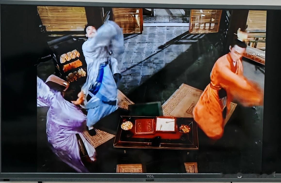 一直很好奇，这三个老六跳的什么舞？杨修大聪明，一人一盒酥，把曹老大的酥糖吃了还唱