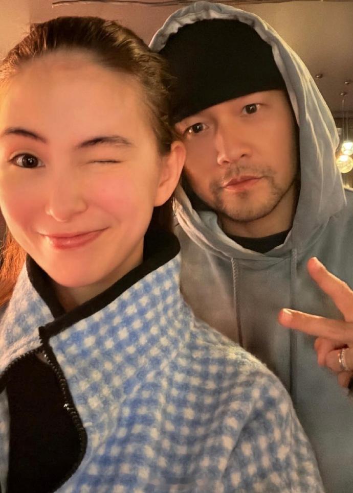 周杰伦昆凌晒七夕合照 周杰伦:祝大家七夕情人节快乐啦 