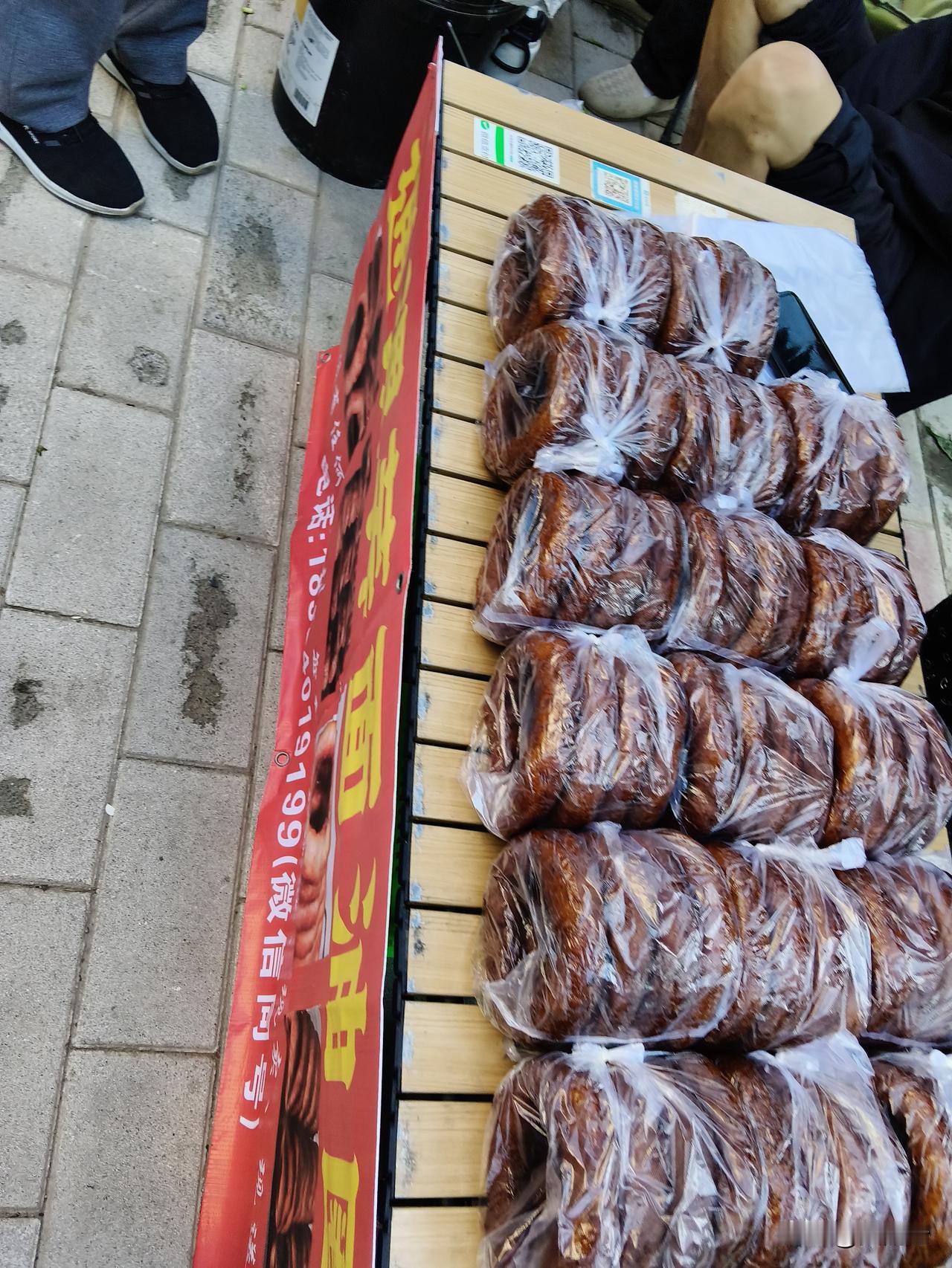 位于兰州市七里河区马滩中路早市，发现这里的蔬菜水果很便宜，而且商品是琳琅满目。