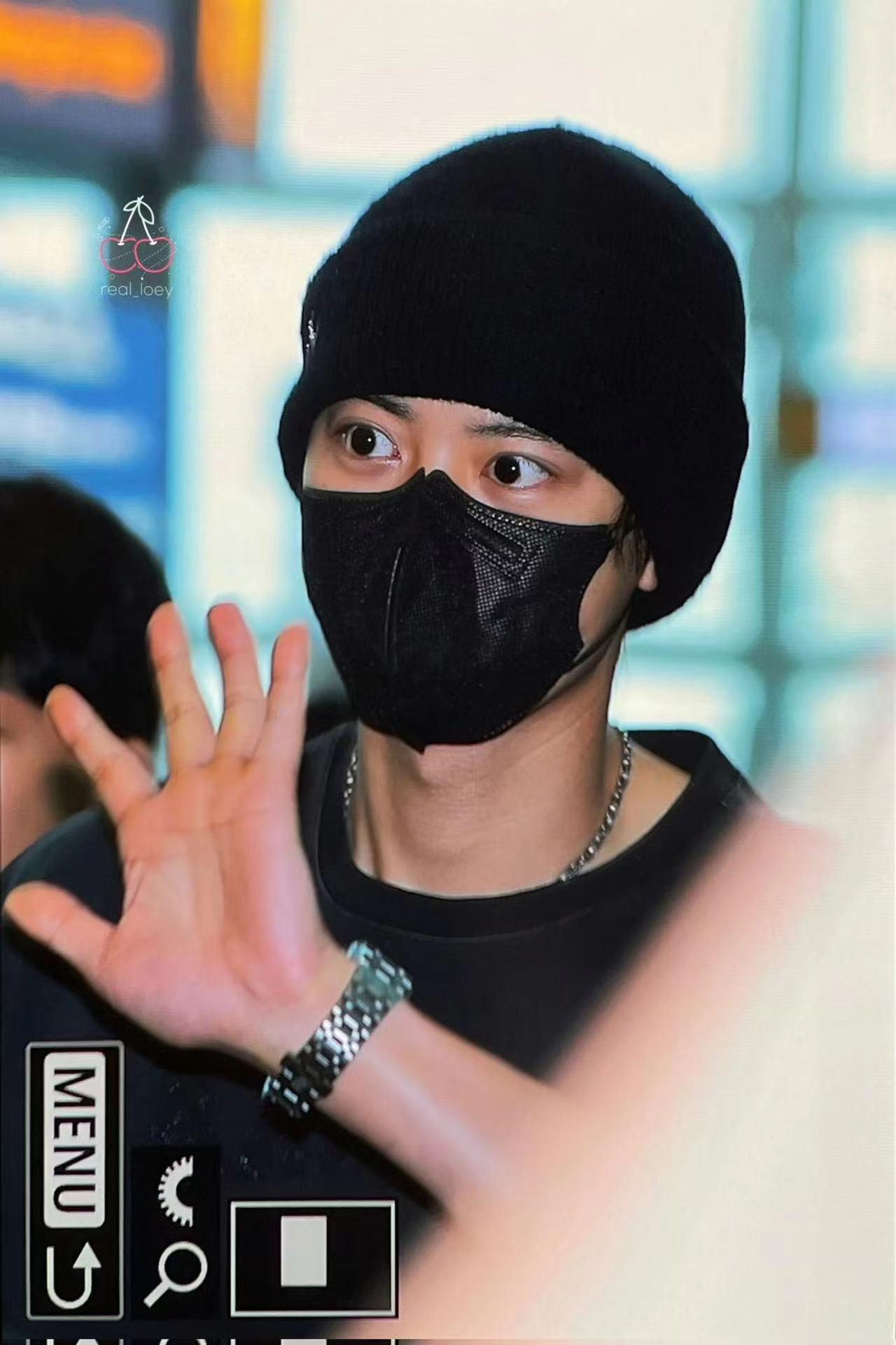 #朴灿烈出发澳门##朴灿烈澳门音乐节#朴灿烈仁川飞澳门，哇塞哇塞 ​​​