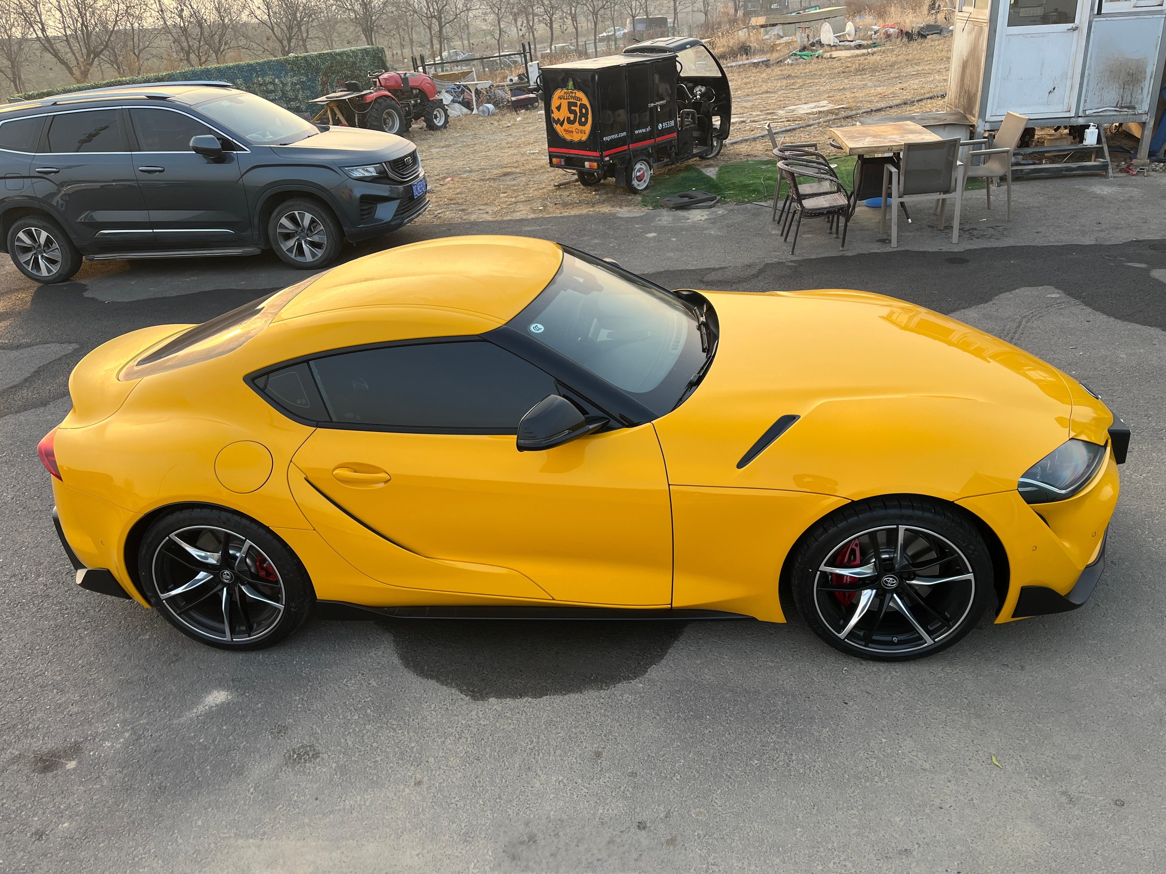 22年7的supra，1000多公里的大新车就是不一样…膜都没撕，怠速安静的熄火