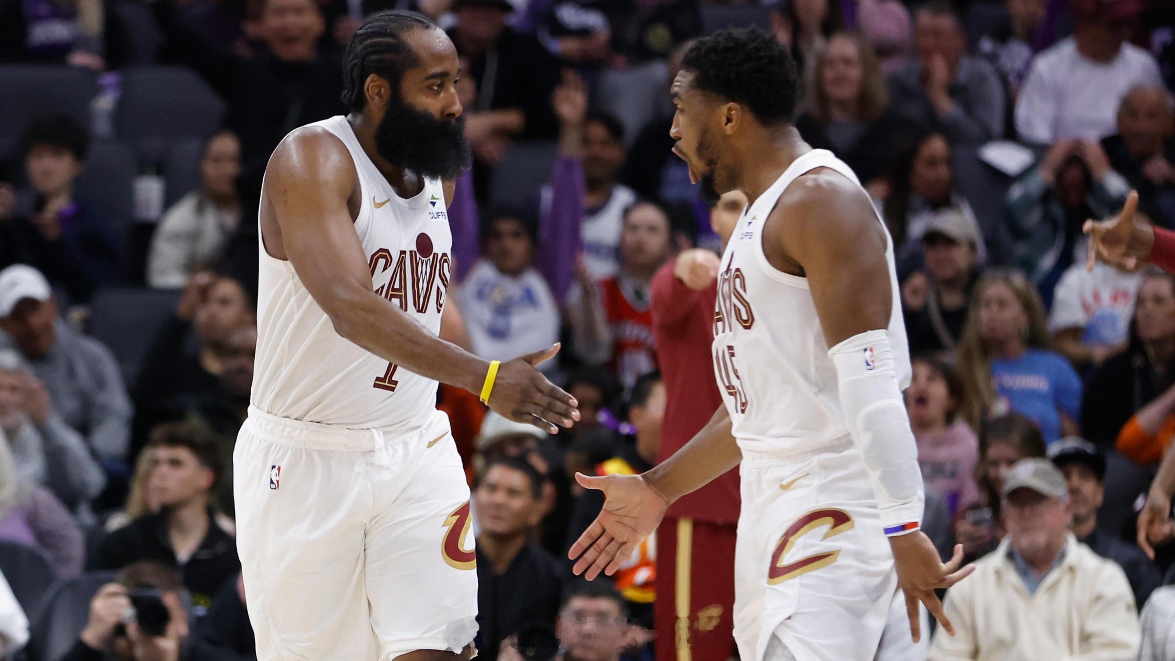 骑士vs掘金 哈登绝平三分，米切尔两罚全中，比赛还有0.09秒，骑士领先2分