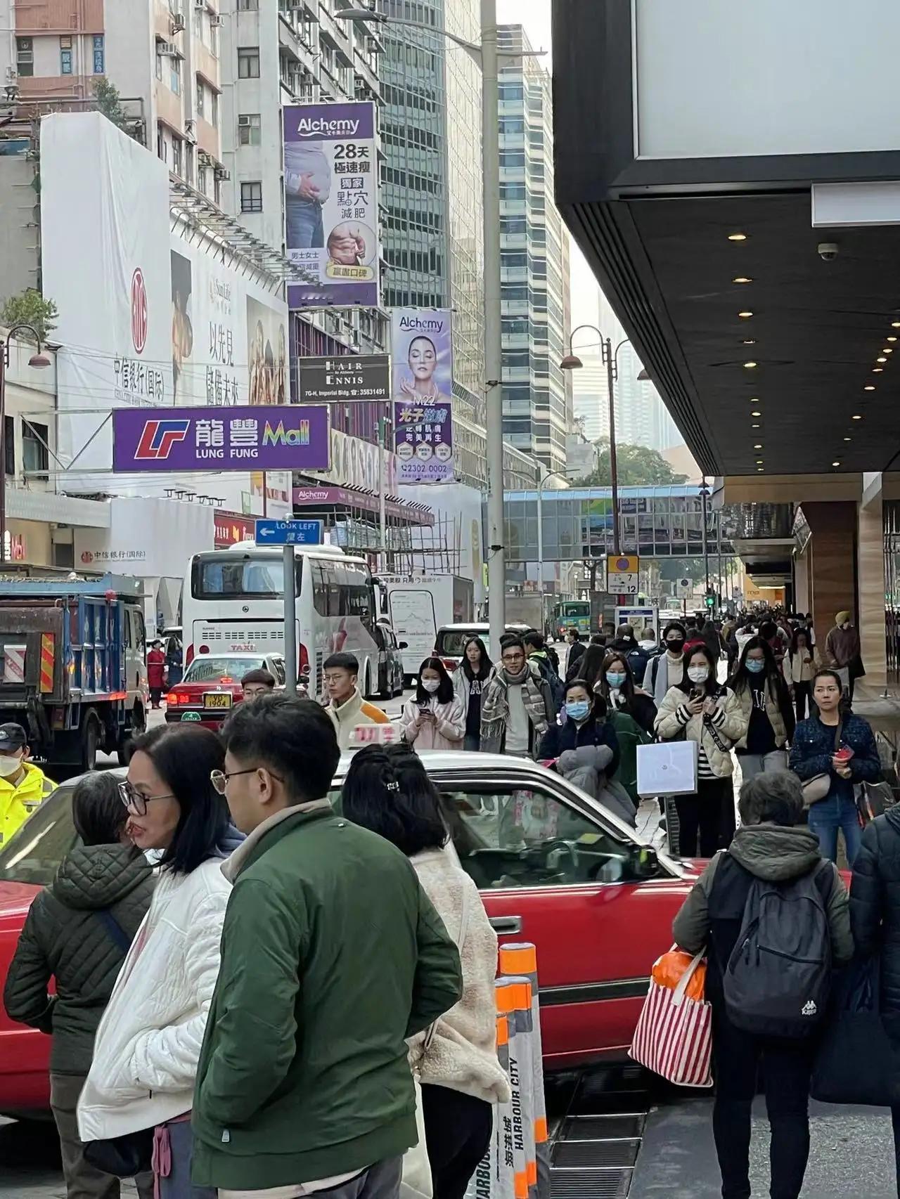 今日香港🇭🇰街景:唱衰者看过来，这人潮是哪来的？