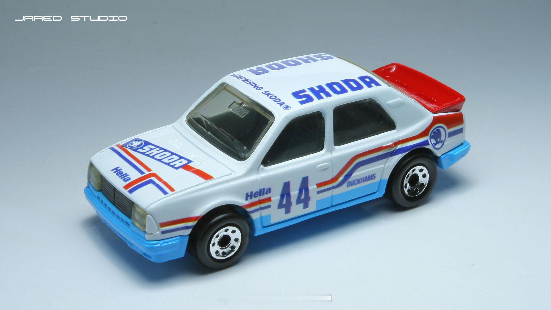 又完工一辆130LR，按客人要求恢复出厂状态。喷亮光白，订制原厂样式贴纸，换全新