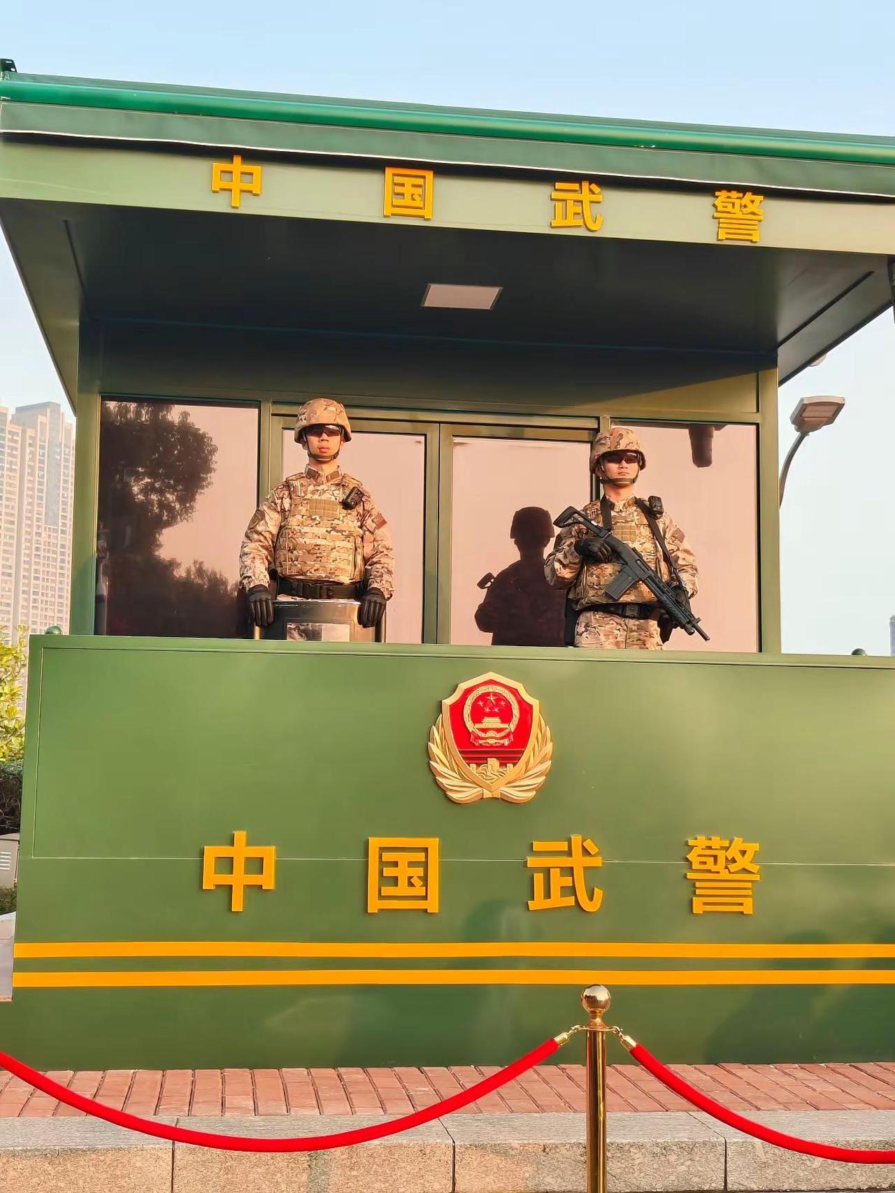 果然帅气的都上交给国家了！