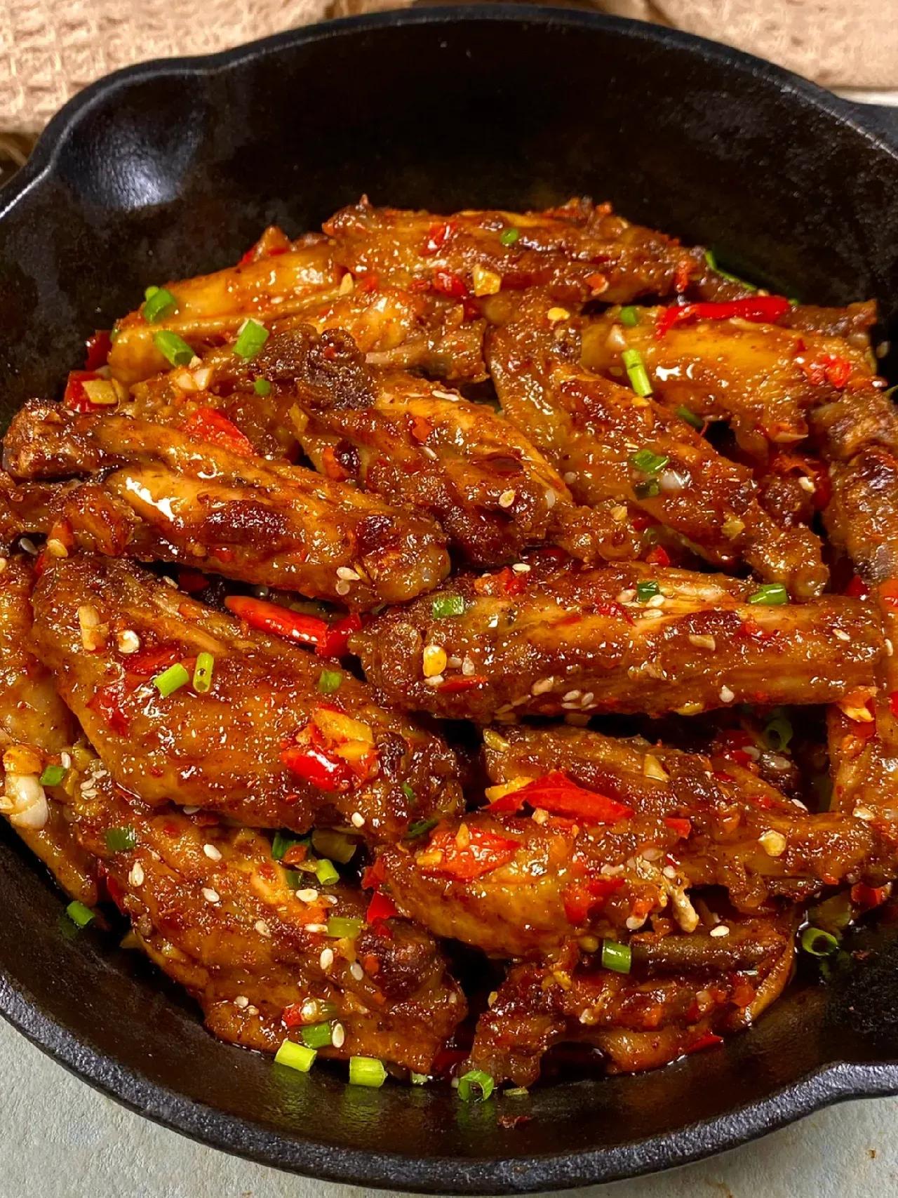 椒盐鸡翅这样做真的忒香了！！外酥里嫩，焦香焦香的！！做完满屋飘香，家人都夸好吃哇
