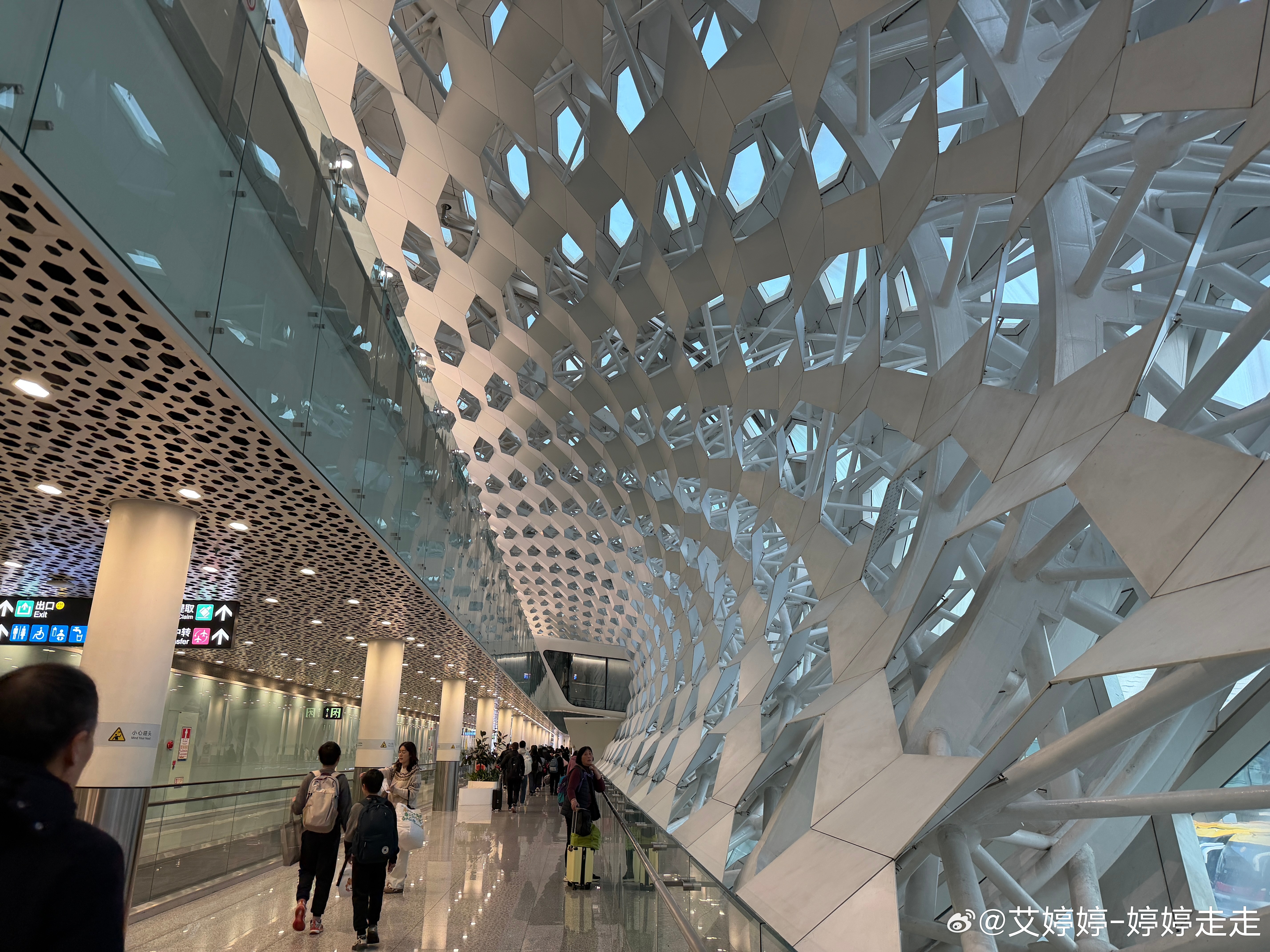 【中国女足深圳集结 | 新年第一练，明日开启！】📍深圳，抵达。两支国字号女足—