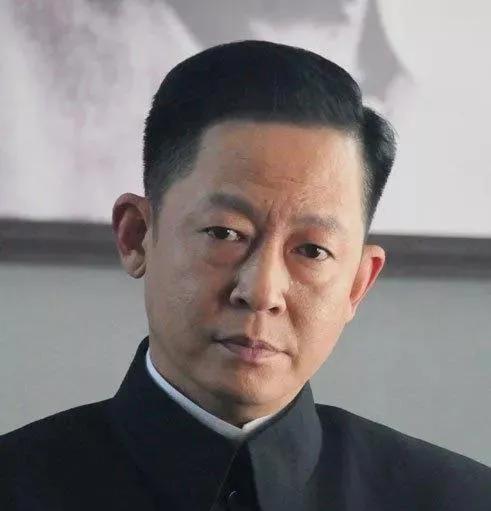 王志文曾说：“会送礼、会求人的人，改变命运非常简单。什么都靠自己、不懂求人的人，