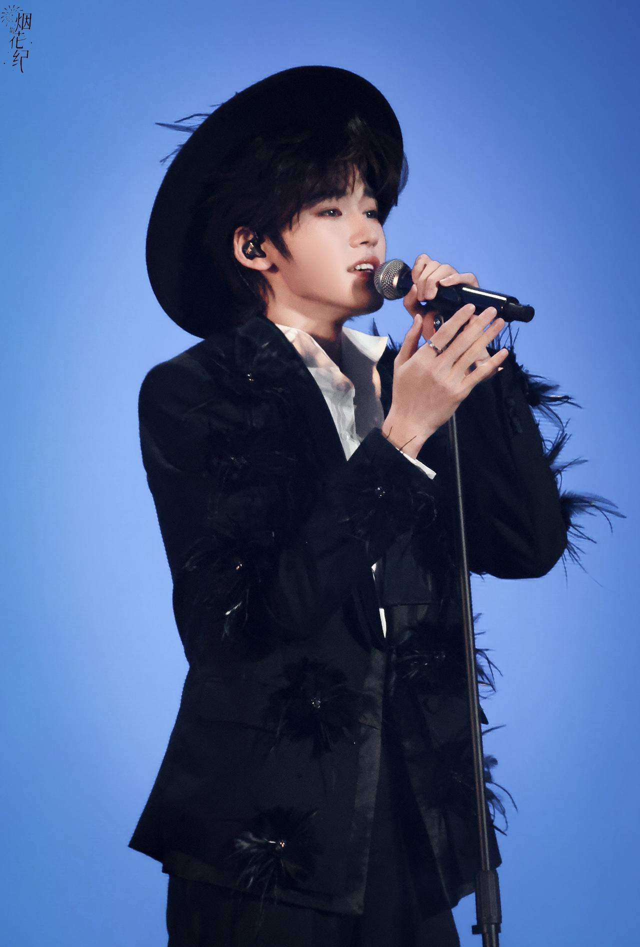 宋亚轩宋亚轩 冠军tf家族新年音乐会宋亚轩 
遇见你后，520不再是数字，是我心