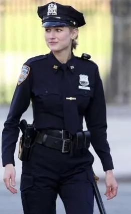 哎呀，说起美国警察给咱中国人的印象，那可真是一言难尽啊！你想想看，如果你是一个流