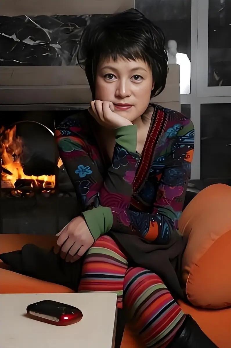 史晓燕发视频哭诉同在北京女儿结婚却没邀请他甚至从来没见过女婿。我想问：女儿结婚你