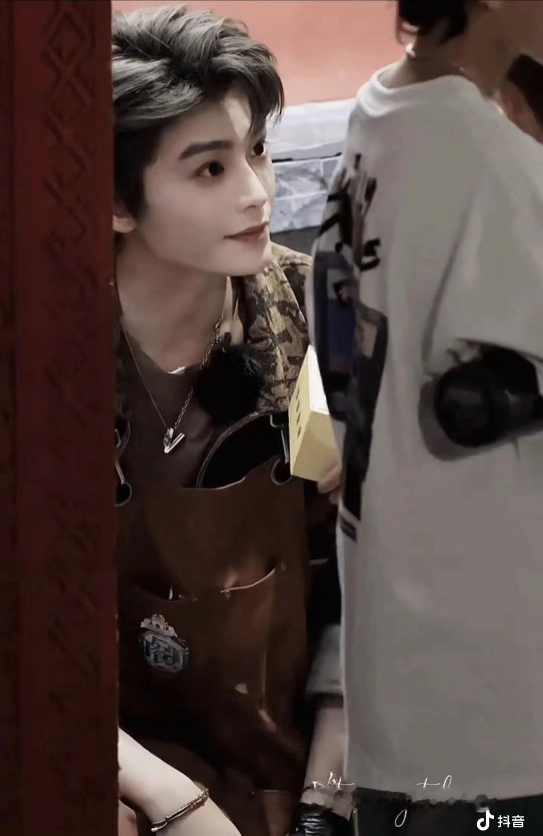 妈咪贴贴…