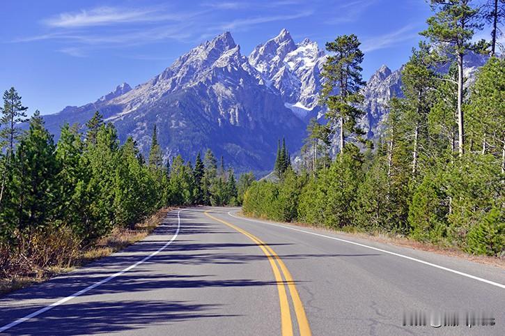 美国国家公园还真不赚钱，按照现在的模式，游客根本就花不出去什么钱。景区就只能“纯